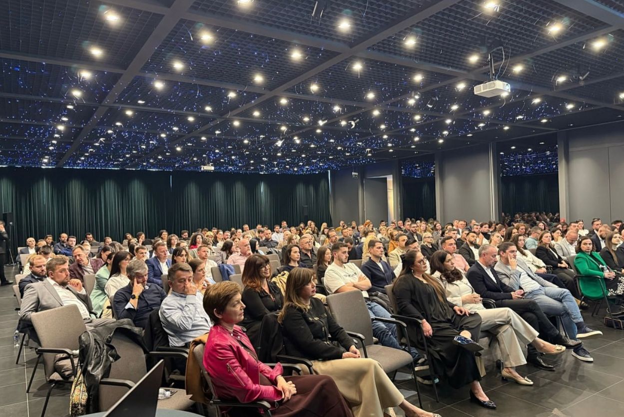 147d44e4-2728-4fb2-a91b-10852b6dbf74